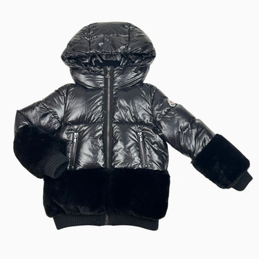 Manteau noir avec détails fausse-fourrure doublé en plume 6Y