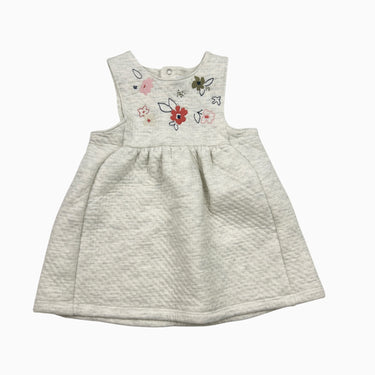 Robe grise avec fleurs brodées matelassée 6M