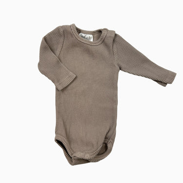 Cache-couche taupe côtelé 3-6M