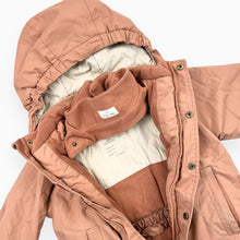 Charger l&#39;image dans la galerie, Ensemble manteau hiver rose blush avec cache-cou en polar amovible 24-36M
