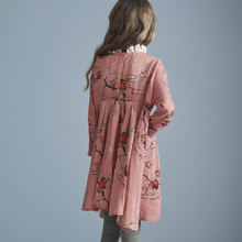 Charger l&#39;image dans la galerie, Robe &#39;Edmee&#39; blush en viscose à imprimé floral avec col frisé pêche 6Y (Fit petit)
