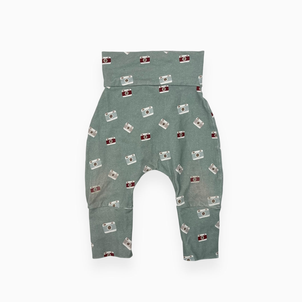 Pantalon évolutif menthe en coton bio extensible à imprimé caméras 0-12M