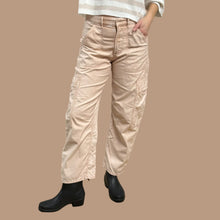 Charger l&#39;image dans la galerie, Pantalon cargo rose pale pour femmes 26EU
