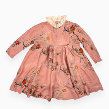 Charger l&#39;image dans la galerie, Robe &#39;Edmee&#39; blush en viscose à imprimé floral avec col frisé pêche 6Y (Fit petit)
