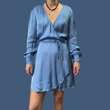 Charger l&#39;image dans la galerie, Robe cache-coeur bleu periwinkle en viscose et rayonne fait aux É-U pour femmes S
