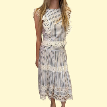 Blouse à rayures bleues avec broderie pour femmes 0US