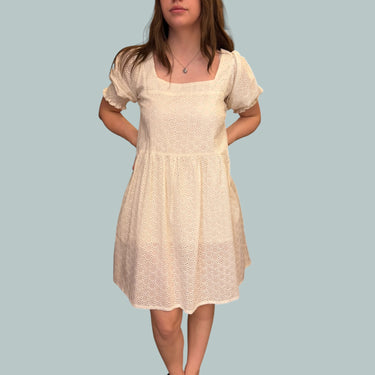 Robe blanche avec broderie anglaise en coton pour femmes S