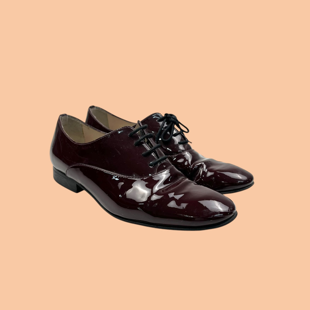 Souliers style 'Oxford' en cuir vernis bordeau pour femmes 37.5