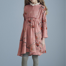 Charger l&#39;image dans la galerie, Robe &#39;Edmee&#39; blush en viscose à imprimé floral avec col frisé pêche 6Y (Fit petit)
