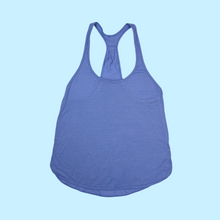 Charger l&#39;image dans la galerie, Cami bleu periwinkle de sport à fines rayures &#39;racer back&#39; en nylon extensible pour femmes 6 US
