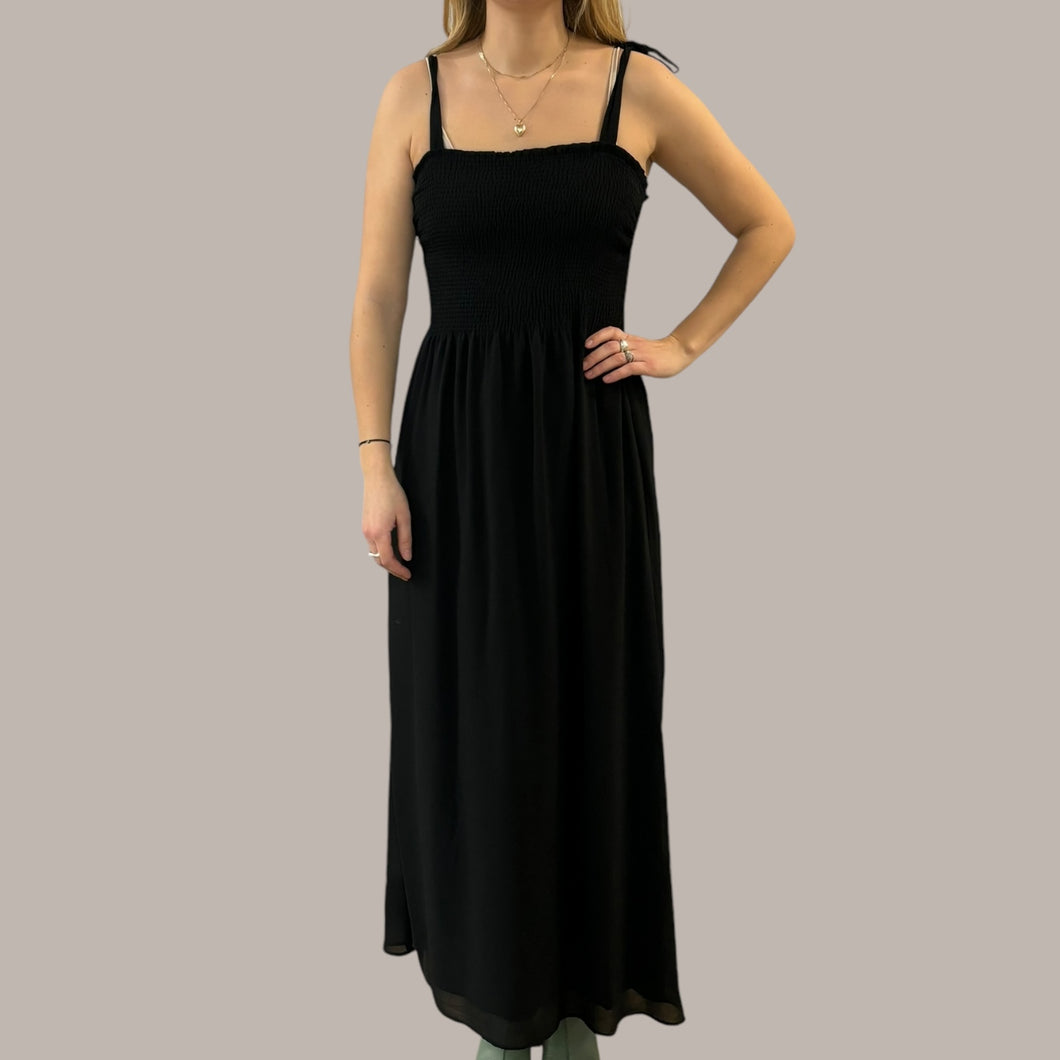 Robe noire maxi à smock avec bretelles ajustables en chiffon de poly doublé pour femmes M