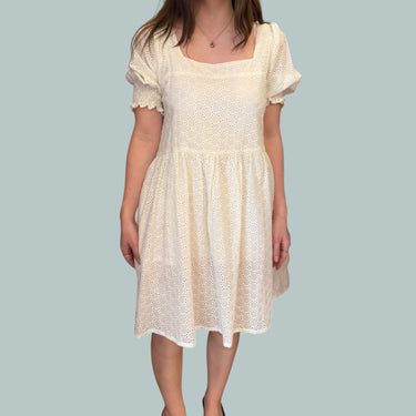 Robe blanche avec broderie anglaise en coton pour femmes S