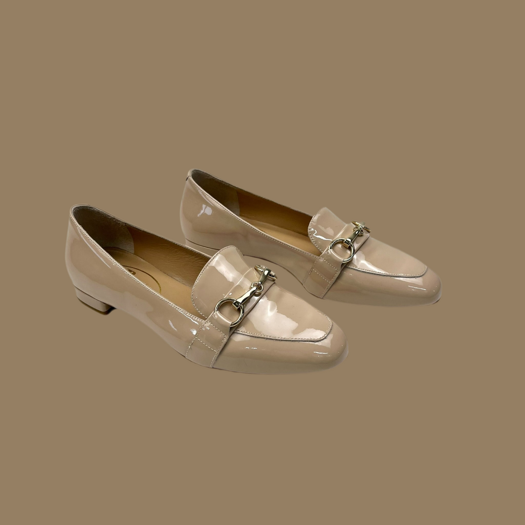 Loafers en cuir vernis sable pour femmes 35 EUR